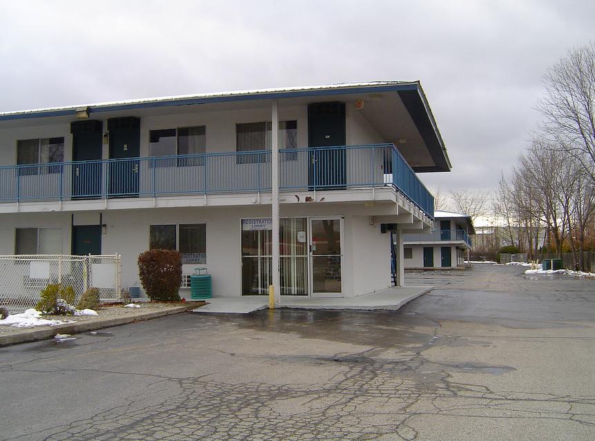 Economy Inn Plymouth Exterior photo