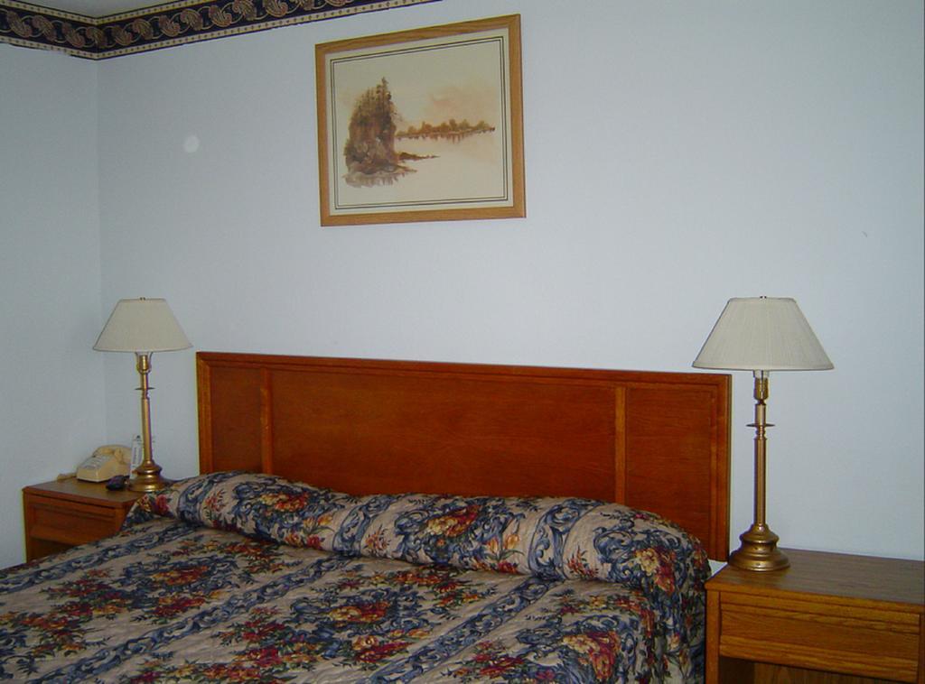 Economy Inn Plymouth Room photo